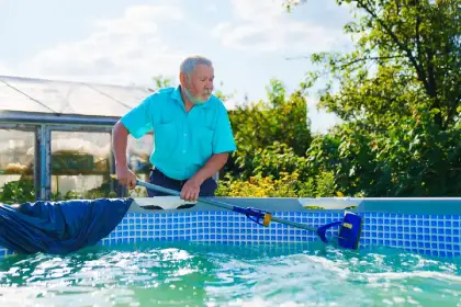Pool Tile Cleaning